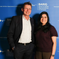BARIG (v.l.n.r.): Michael Hoppe (BARIG Chairman und Executive Director) und Mürvet Sahin (Senior Regulatory Affairs Manager bei Maersk Air Cargo) freuen sich auf den gemeinsamen Austausch.