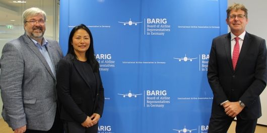 BARIG e.V.  || BARIG-Generalsekretär Michael Hoppe (rechts) mit Kim Thuy Andrée und Frank Andrée vom deutschen Airdog-Vertriebsteam, der Dentdeal Produkt & Service GmbH. 