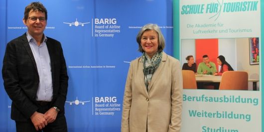 BARIG e.V. || BARIG-Generalsekretär Michael Hoppe mit Petra Weigand-Datz, Schulleiterin der Schule für Touristik